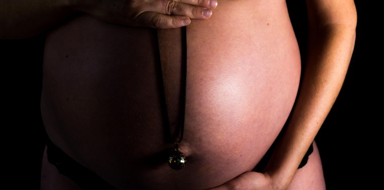 Photographe grossesse saint maximin