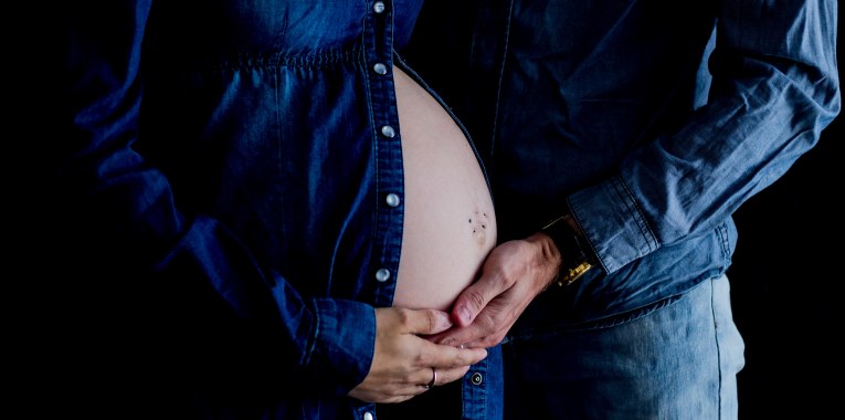 Photographe grossesse saint maximin